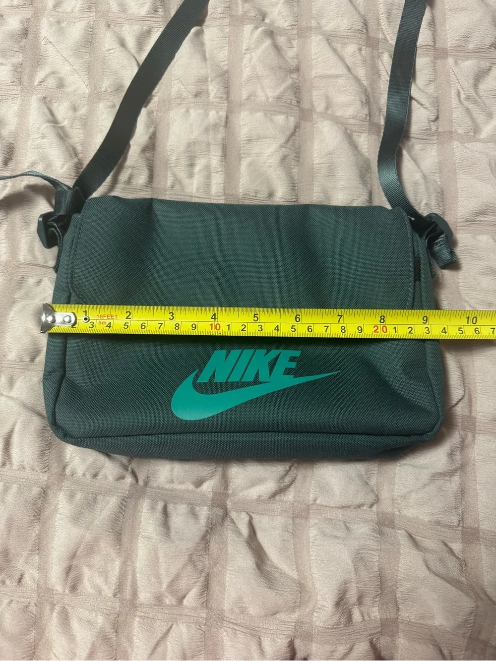 Nike unisex crossbody